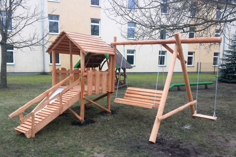 Medinė vaikų žaidimų aikštelė OŽKA